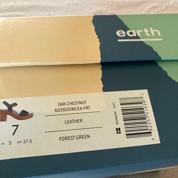 Earth Women's Green Sandals - Picture 5 of 5